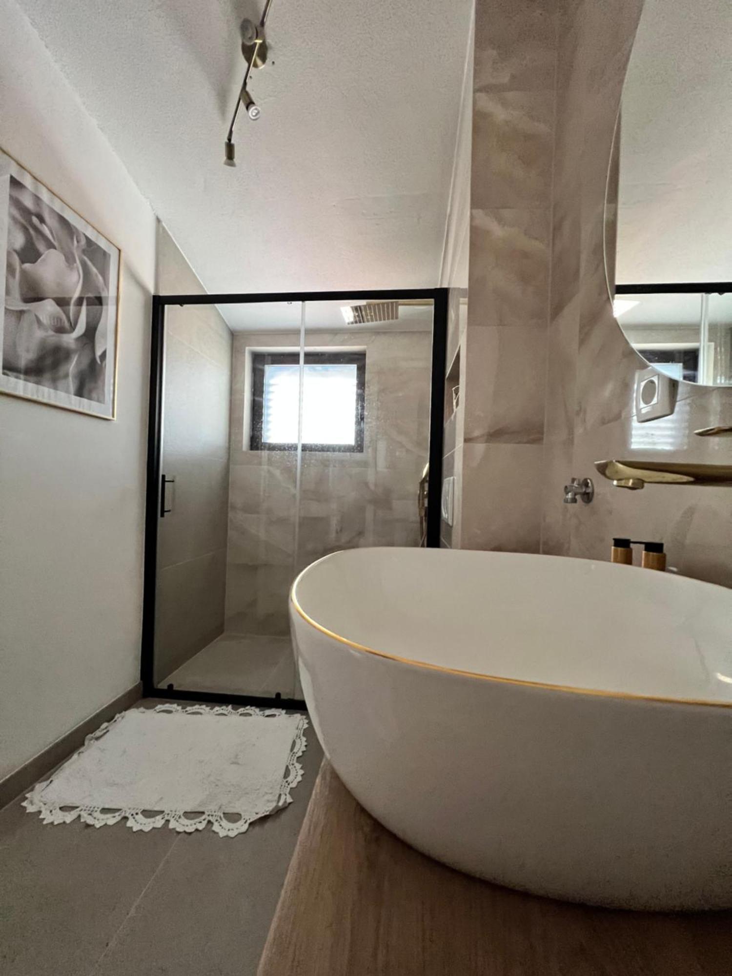 Apartmani Stanic Seget Vranjica Eksteriør billede